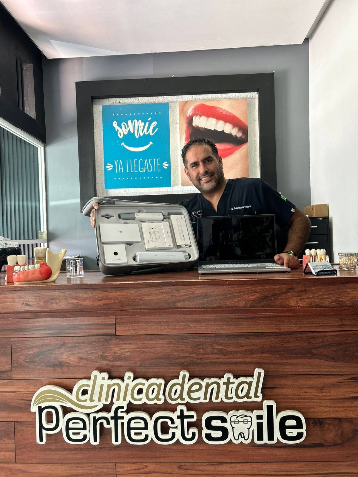 Dr. Simón Eduardo García García